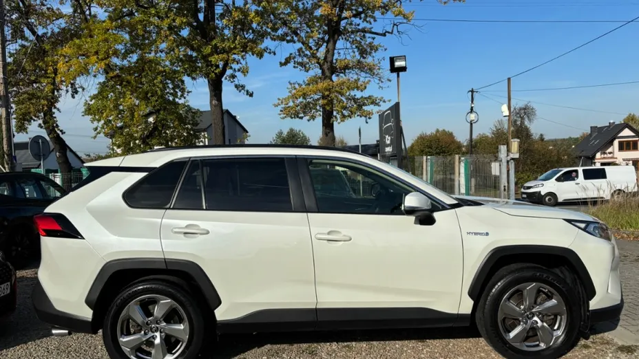 TOYOTA RAV4 -