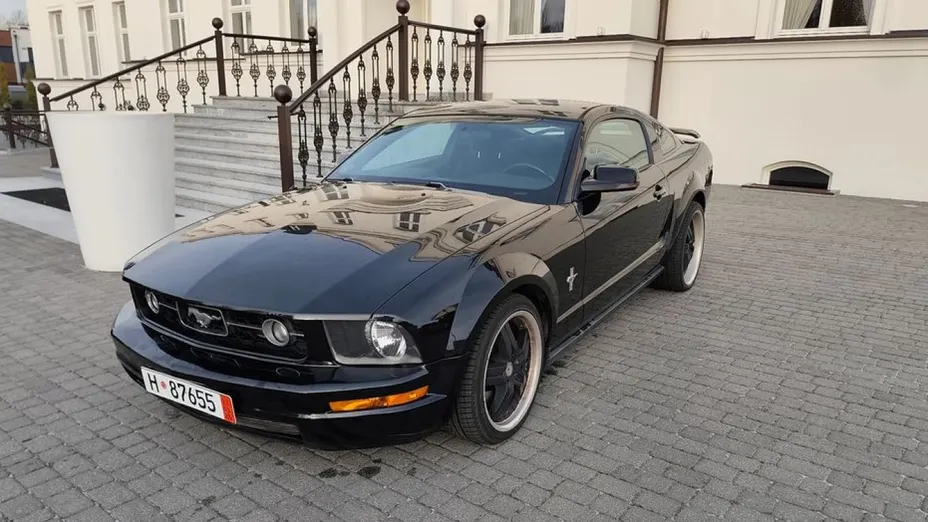 FORD Mustang -