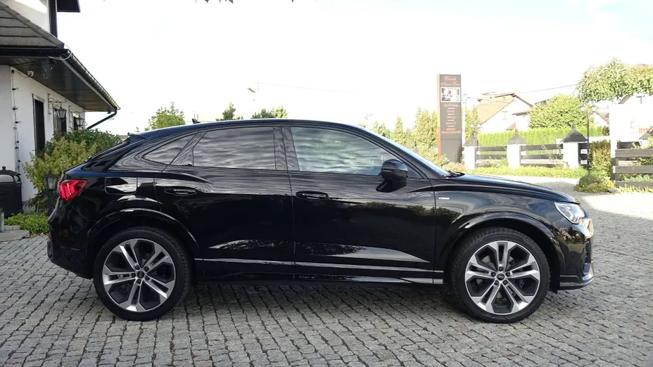 AUDI Q3 Sportback -