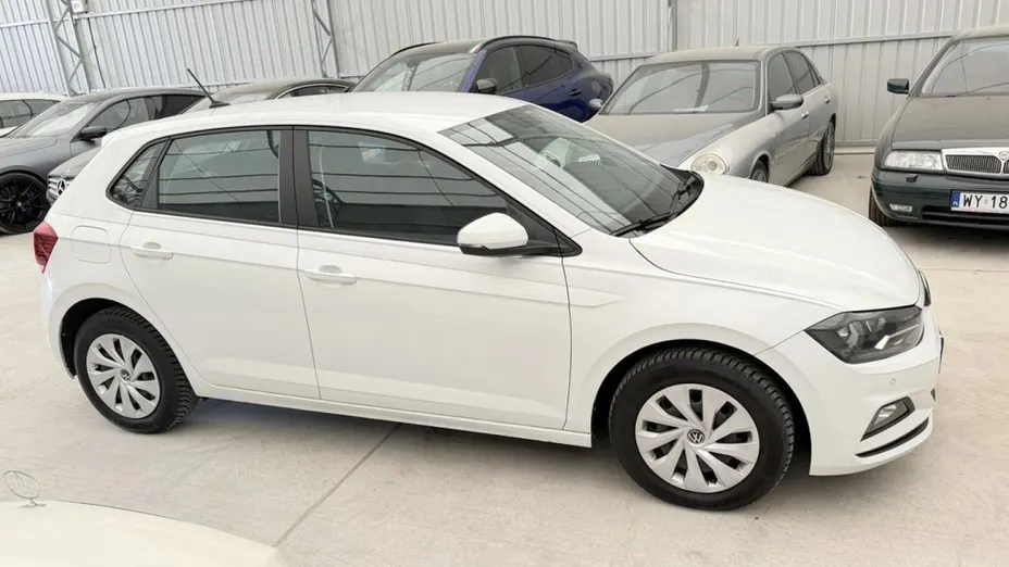 VOLKSWAGEN Polo -