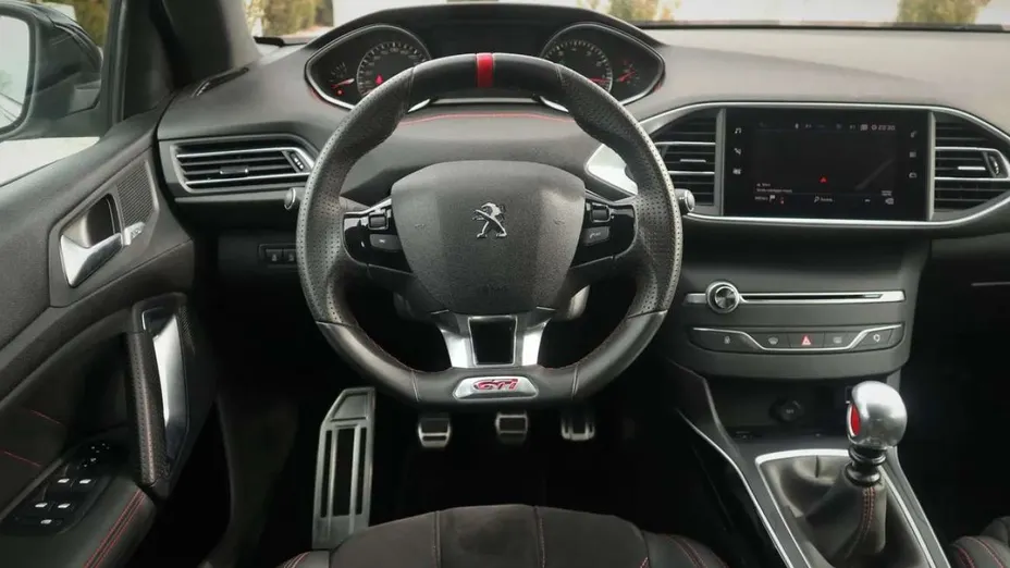 PEUGEOT 308 -