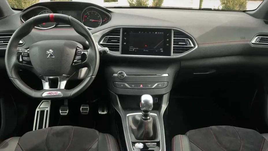 PEUGEOT 308 -