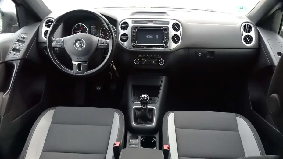 VOLKSWAGEN Tiguan -