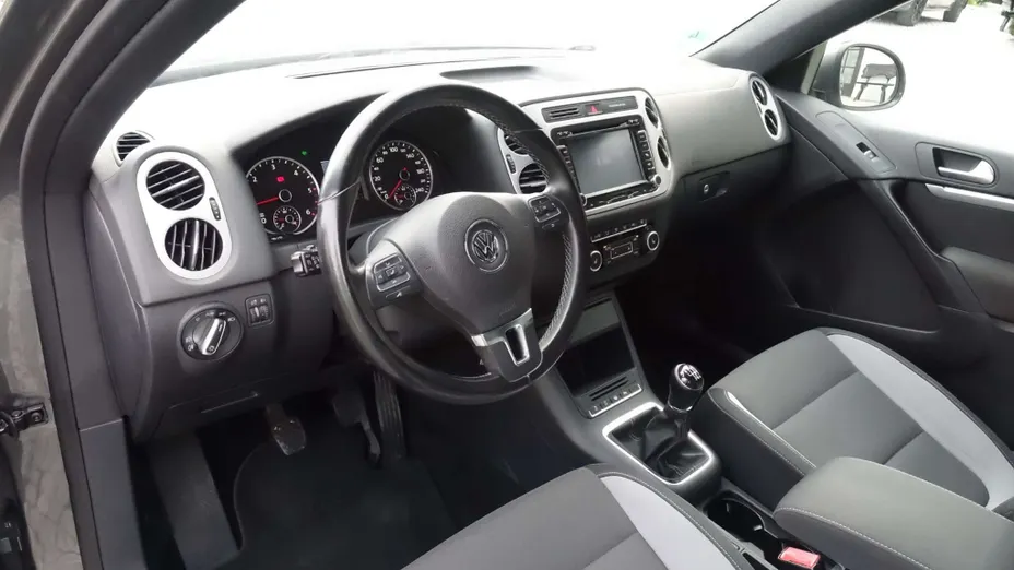 VOLKSWAGEN Tiguan -