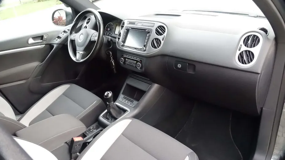 VOLKSWAGEN Tiguan -