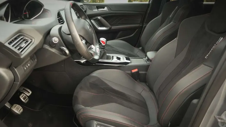 PEUGEOT 308 -