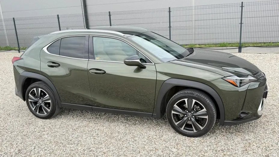LEXUS UX -