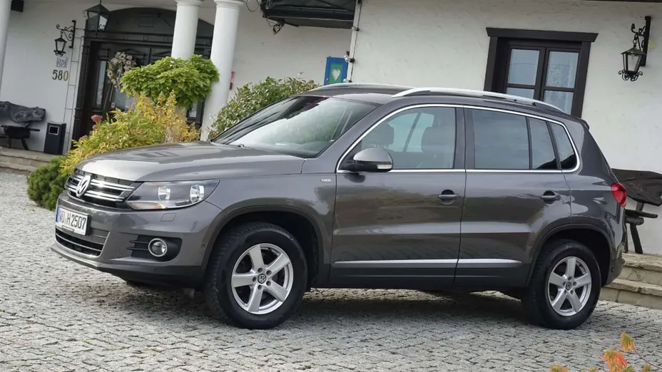 VOLKSWAGEN Tiguan -
