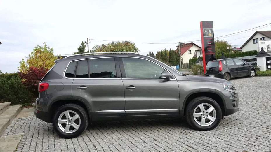 VOLKSWAGEN Tiguan -