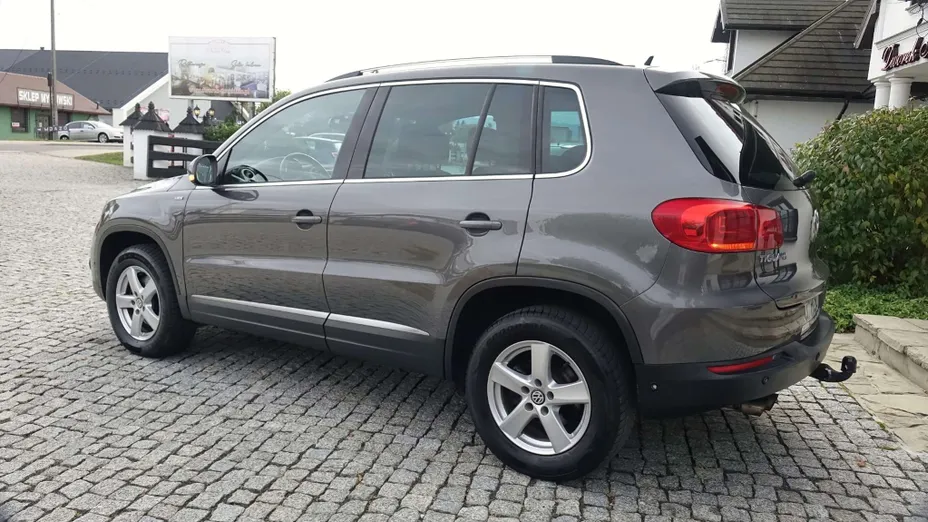 VOLKSWAGEN Tiguan -