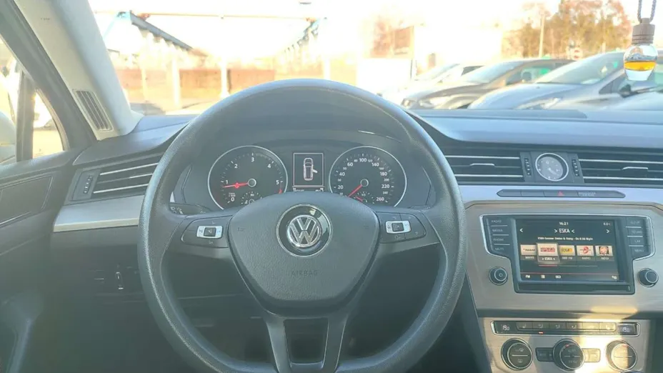 VOLKSWAGEN Passat -