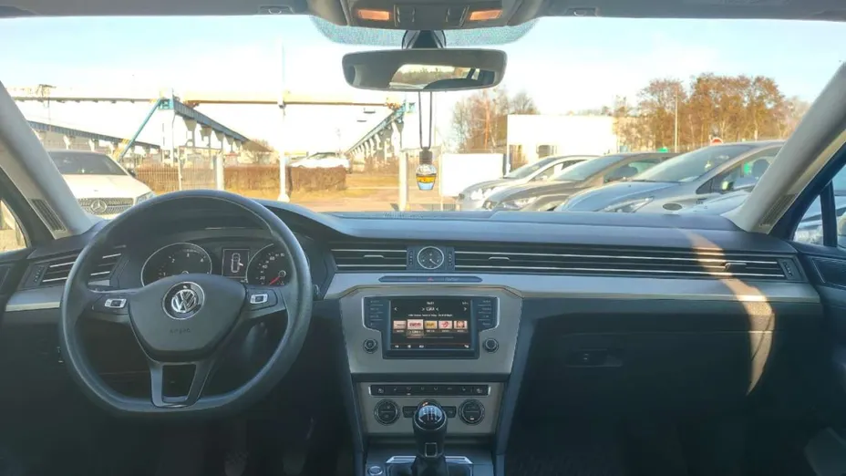 VOLKSWAGEN Passat -