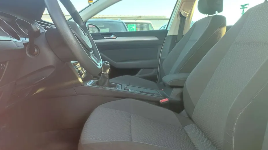 VOLKSWAGEN Passat -