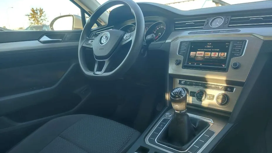 VOLKSWAGEN Passat -