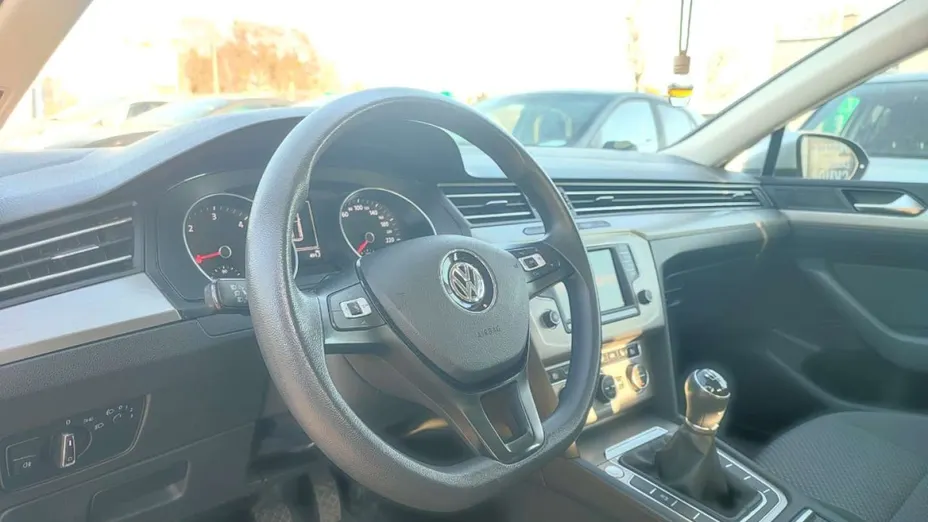 VOLKSWAGEN Passat -