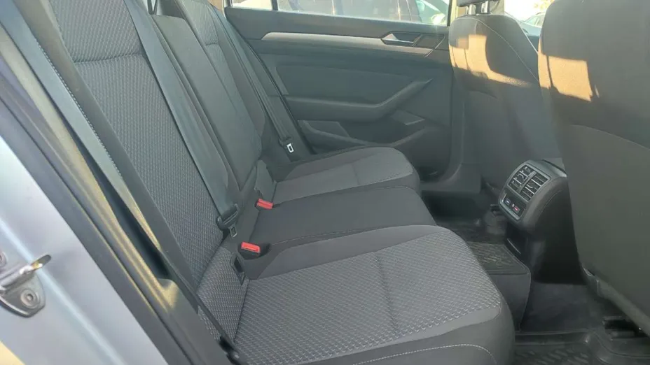 VOLKSWAGEN Passat -