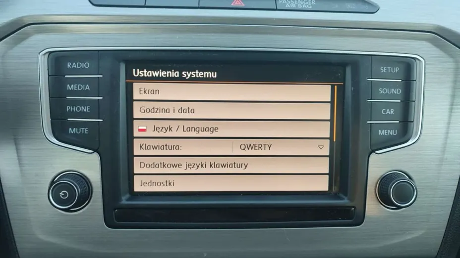 VOLKSWAGEN Passat -