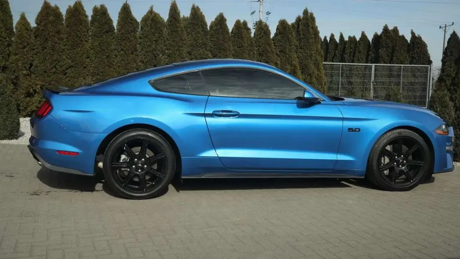 FORD Mustang -