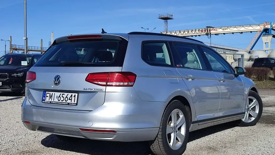 VOLKSWAGEN Passat -