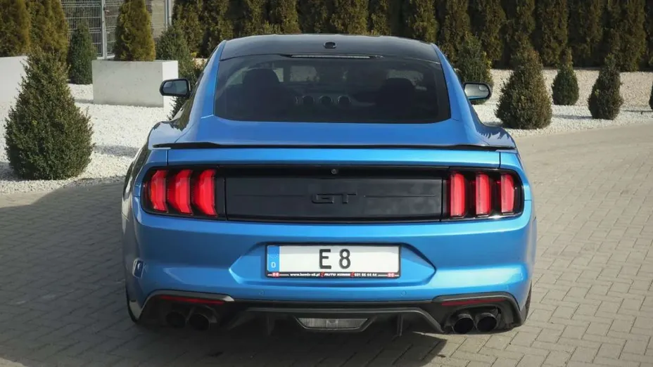 FORD Mustang -