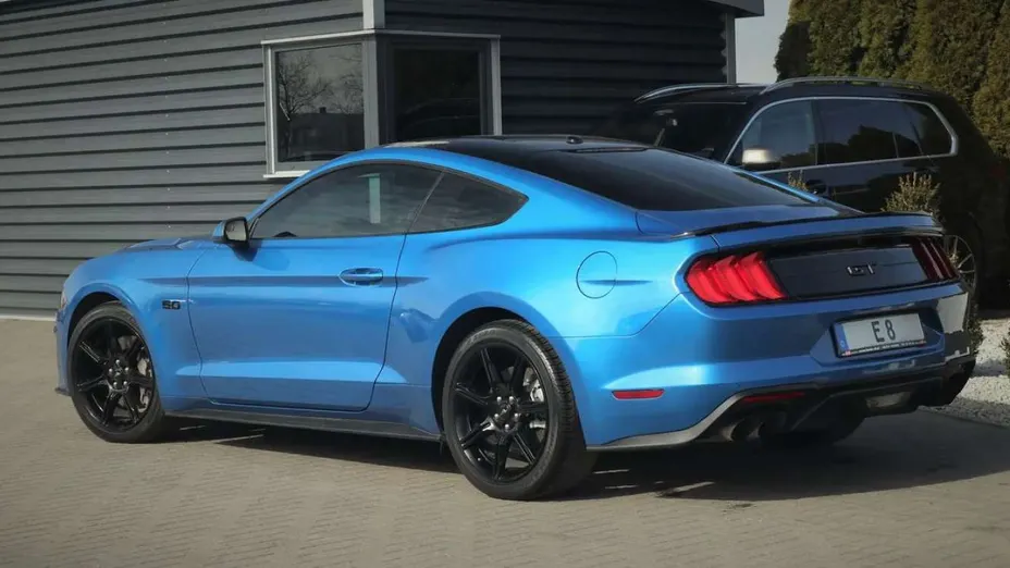 FORD Mustang -