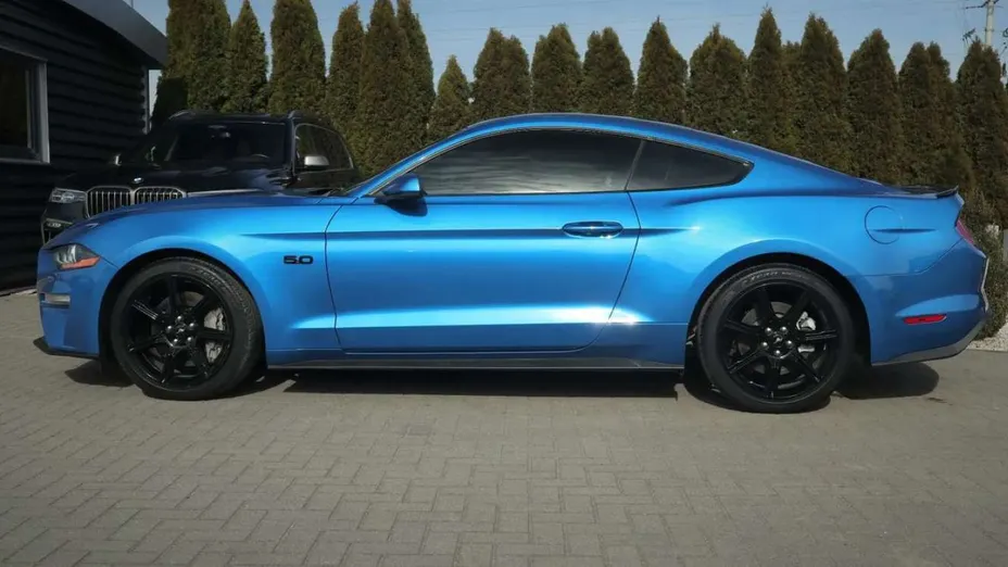 FORD Mustang -