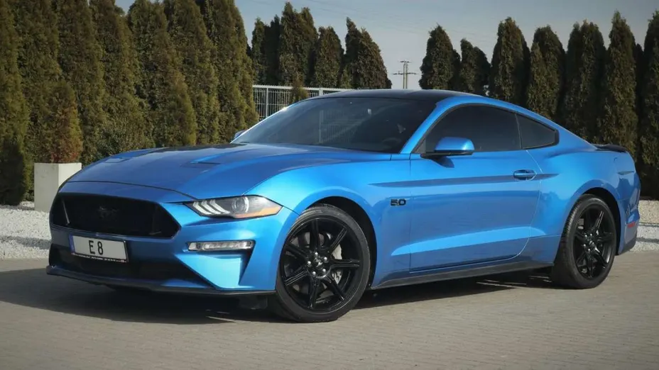 FORD Mustang -