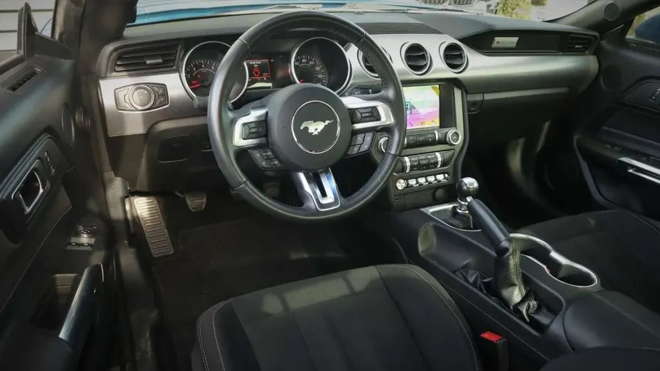 FORD Mustang -