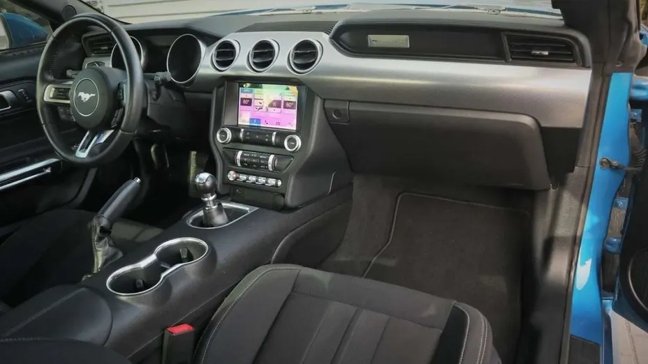FORD Mustang -