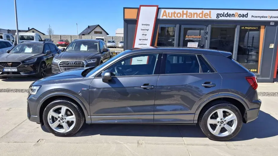 AUDI Q2 -