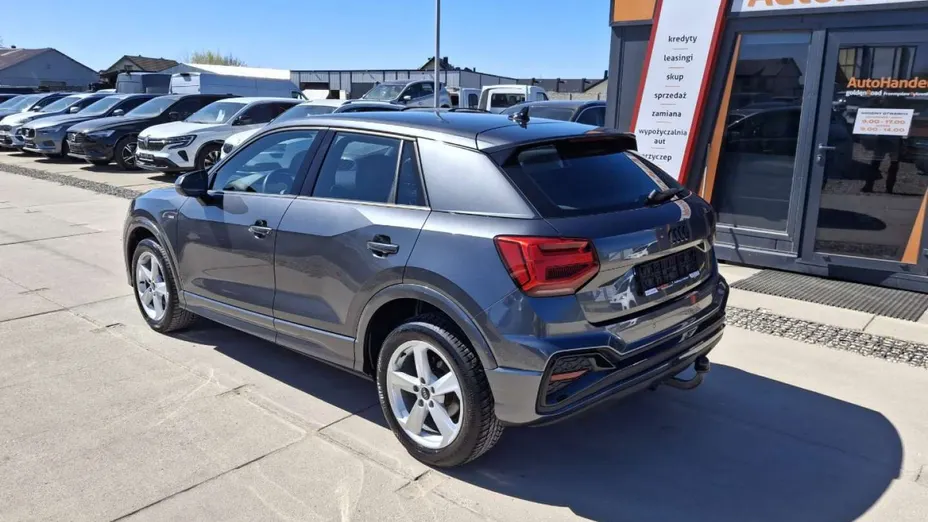 AUDI Q2 -