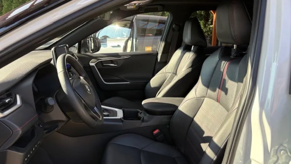 TOYOTA RAV4 -