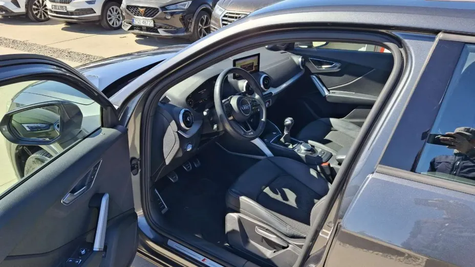 AUDI Q2 -