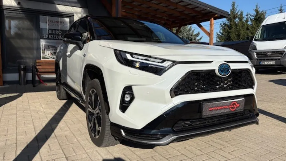 TOYOTA RAV4 -