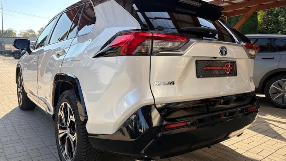 TOYOTA RAV4 -