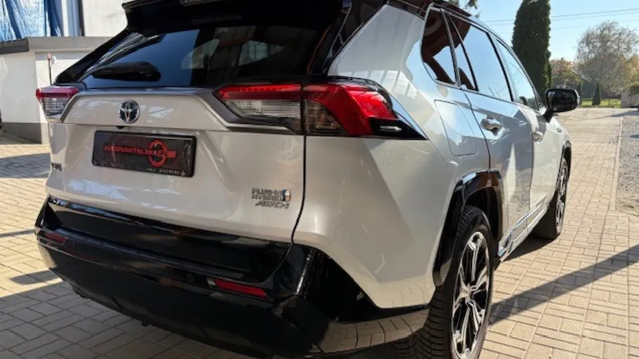 TOYOTA RAV4 -
