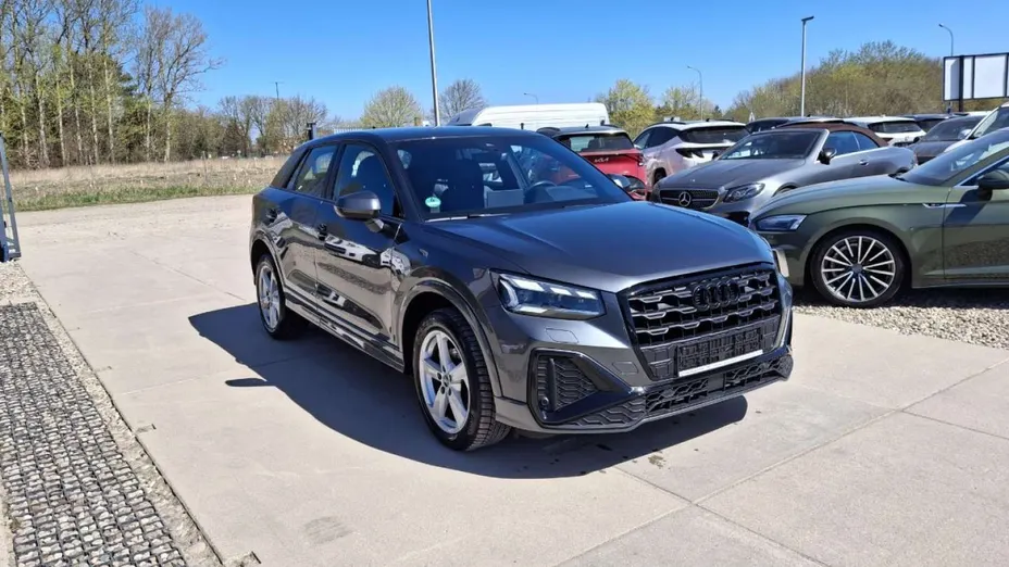 AUDI Q2 -