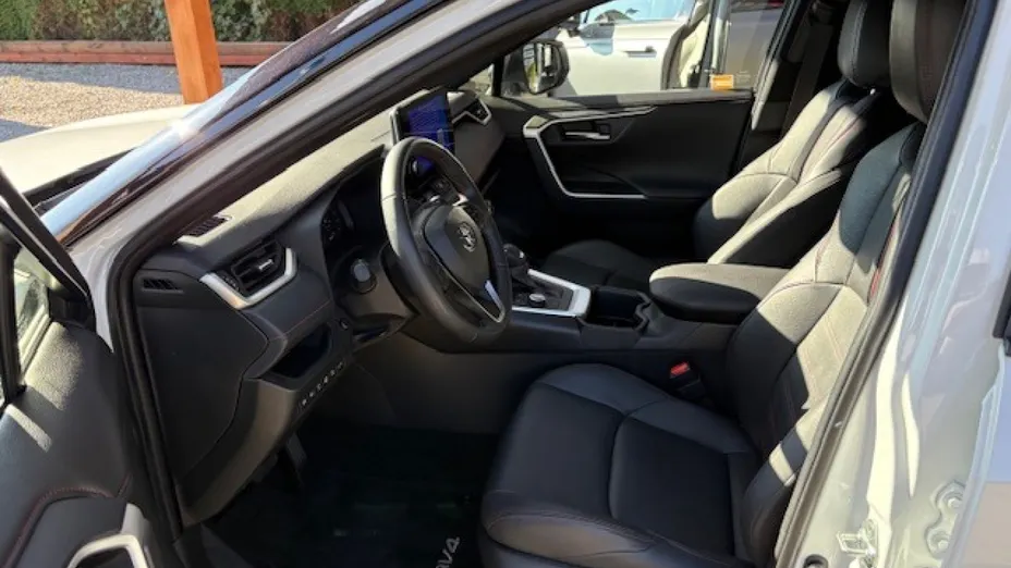 TOYOTA RAV4 -