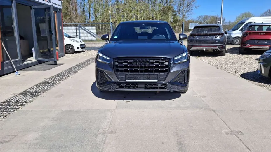 AUDI Q2 -