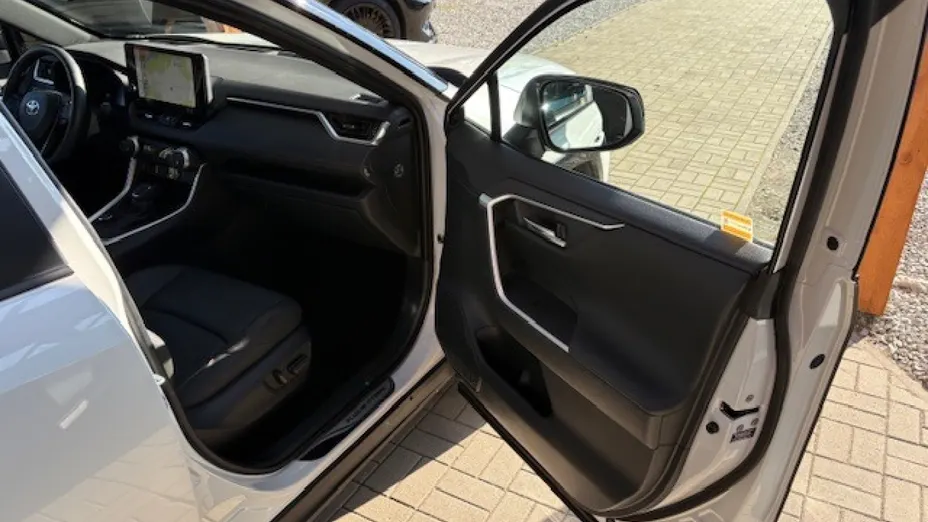 TOYOTA RAV4 -