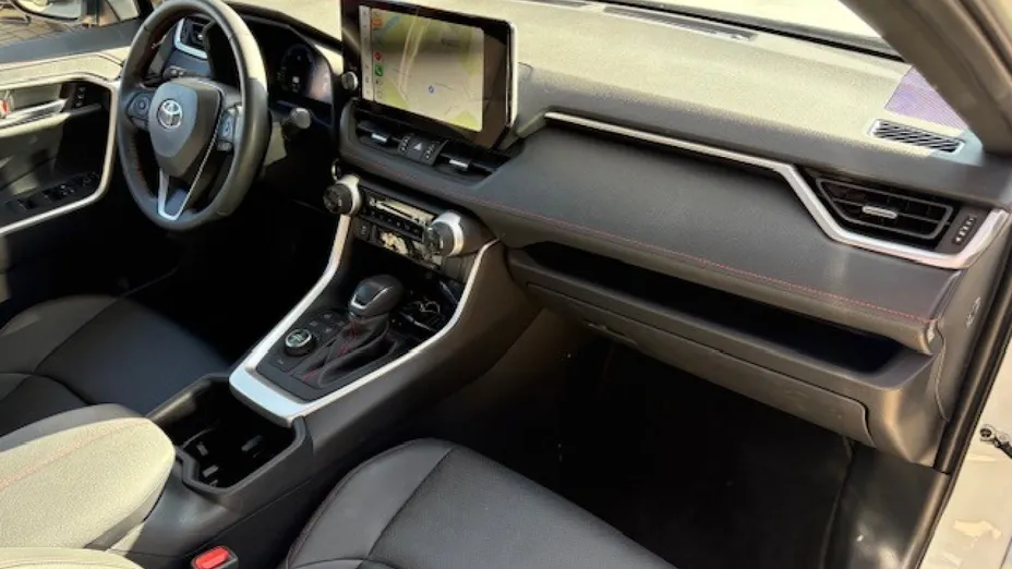TOYOTA RAV4 -