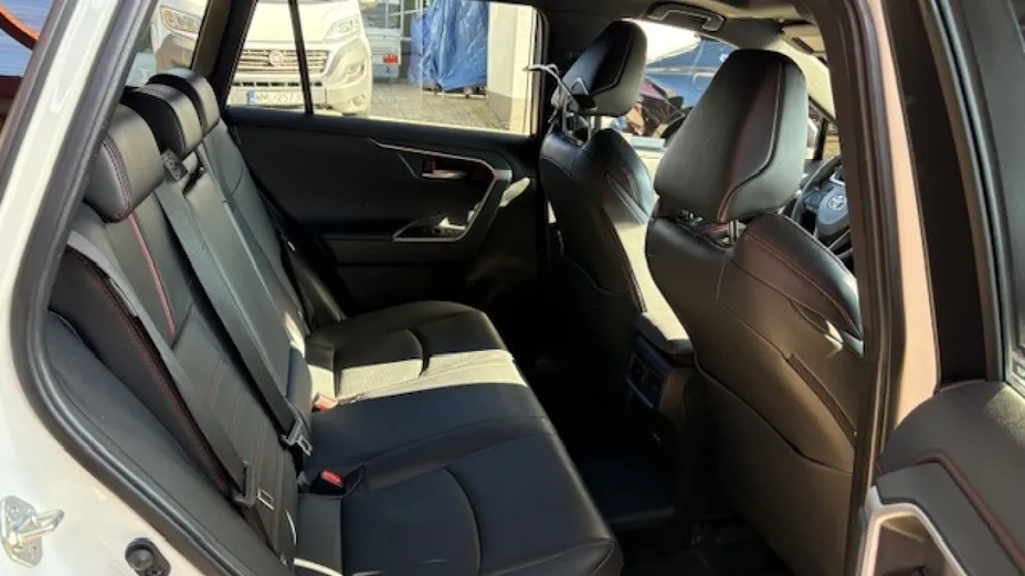 TOYOTA RAV4 -