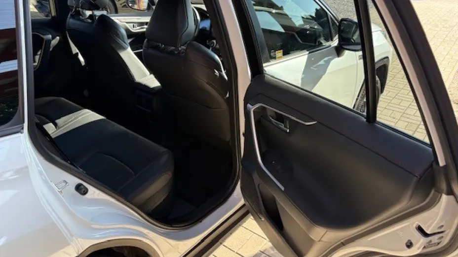 TOYOTA RAV4 -