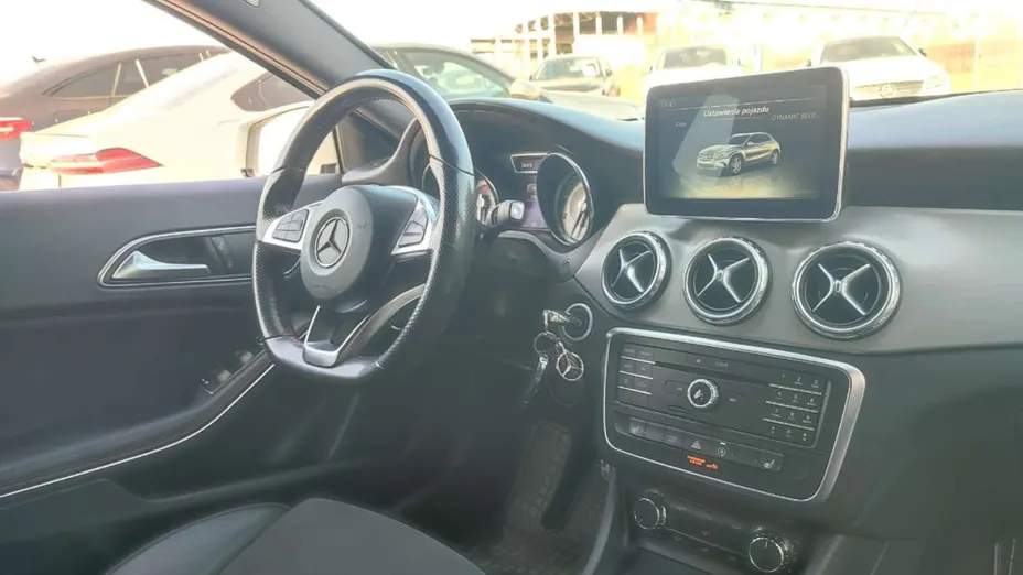 MERCEDES-BENZ GLA -