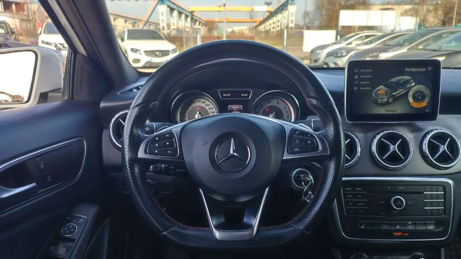 MERCEDES-BENZ GLA -