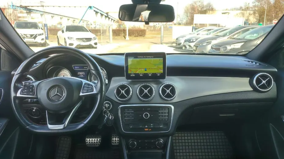 MERCEDES-BENZ GLA -