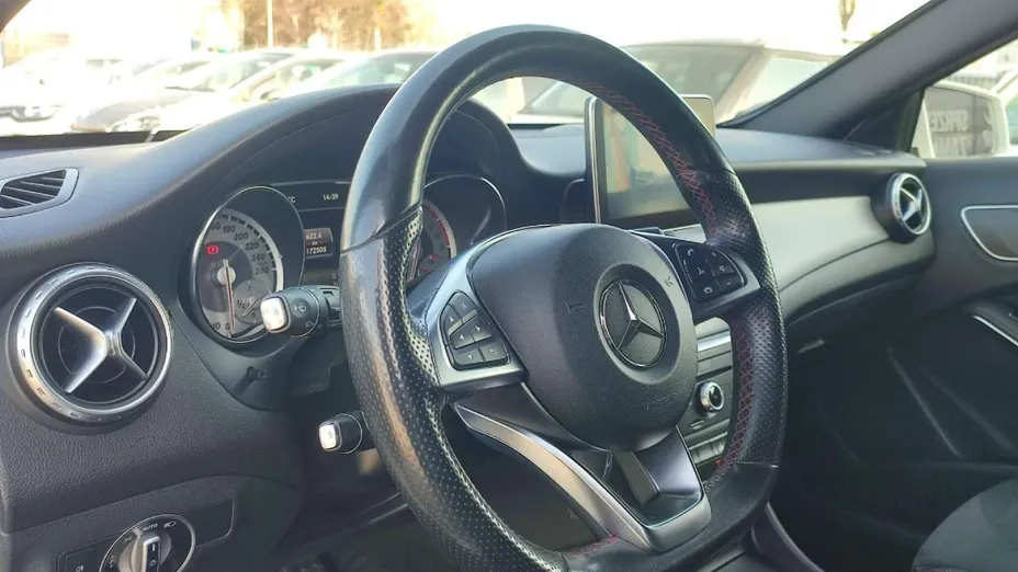 MERCEDES-BENZ GLA -
