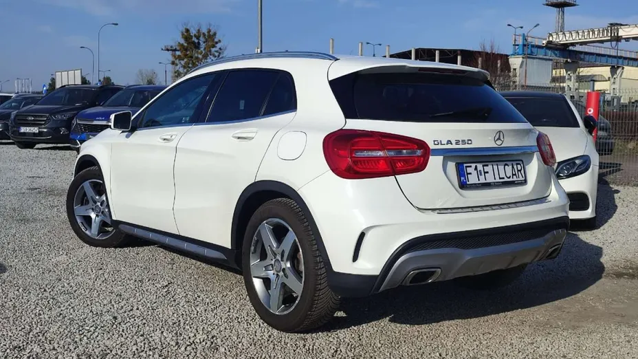 MERCEDES-BENZ GLA -