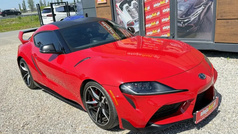 TOYOTA Supra -