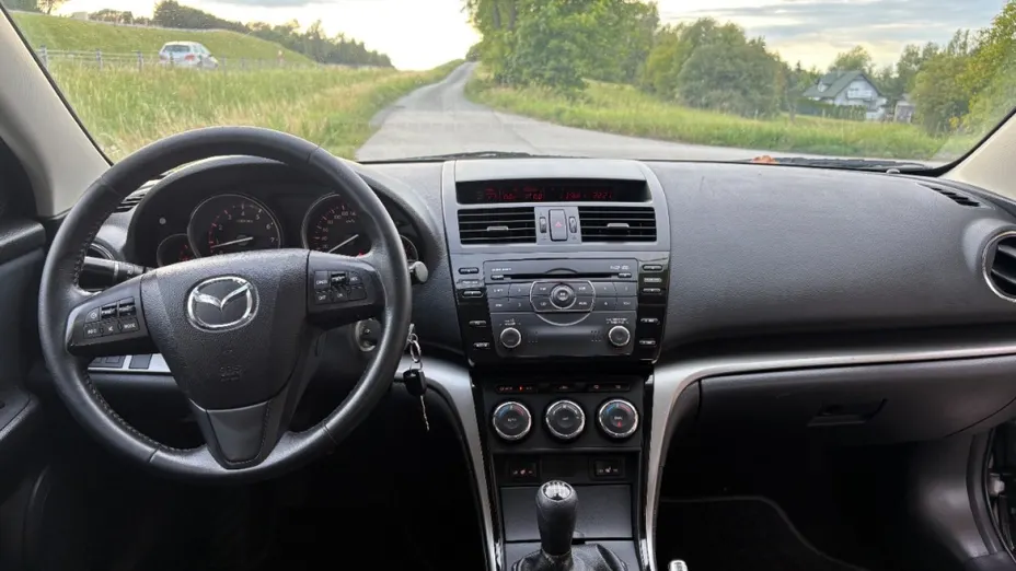MAZDA 6 -